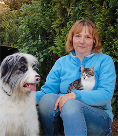 Martina Blum mit Hund und Katze